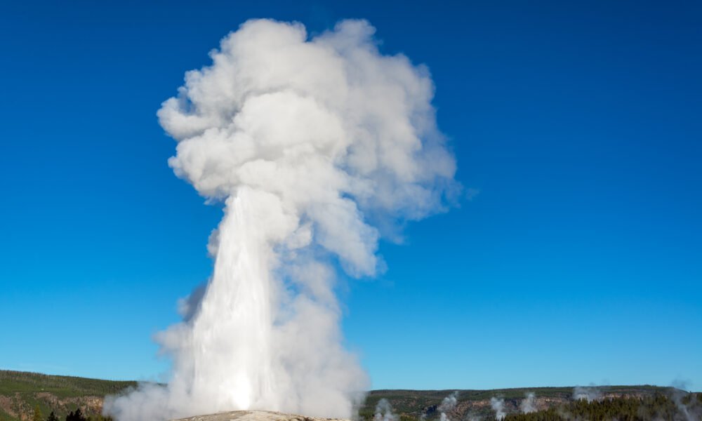 breathtaking geyser shooting 185ft steam into the air